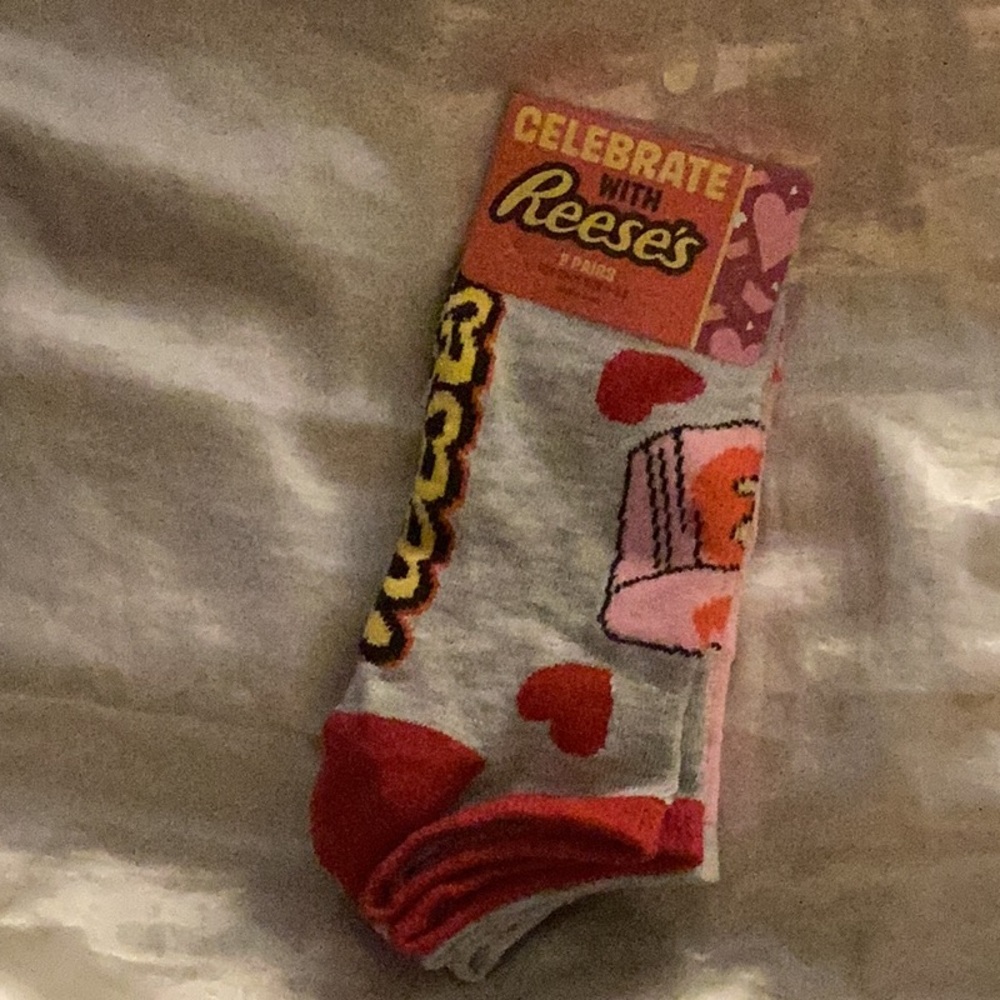 ❤️NWT Fun Reeses Socks 2 Pairs Close Must Have ❤️